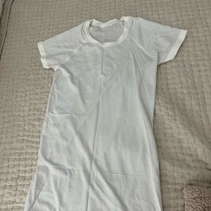 lululemon top, never worn